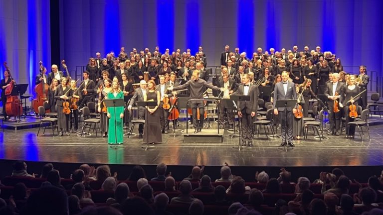 CRITIQUE, concert. MULHOUSE, La Filature, le 24 janvier 2025. W. A. MOZART : Symphonie Linz et Grande Messe en Ut. Orchestre National de Mulhouse, Choeur Philharmonique de Strasbourg et Choeur de Haute Alscace, Christoph Koncz (direction)