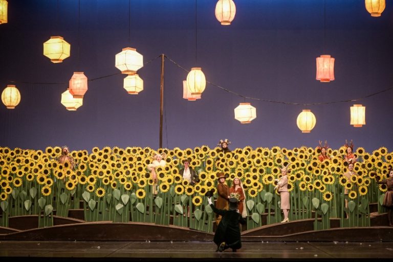 CRITIQUE, opéra. PARIS, Opéra Bastille, le 19 janvier 2025. JANACEK, La petite renarde rusée. M. Siljanov, E. Tsallagova, P. Murrihy, E. Huchet… André Engel / Juraj Valcuha