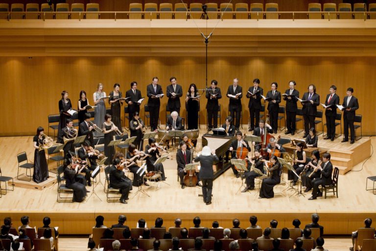 CRITIQUE, concert. TOULOUSE, Halle-aux-grains, le 24 janvier 2025 (Les Grands Interprètes). W. A. MOZART : Symphonie n°40 / Requiem / Ave Verum. Bach Collegium Japan / Masato Suzuki (direction)