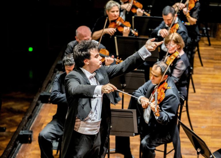ORCHESTRES. La Philharmonie de Luxembourg annonce le nouveau directeur musical de l’Orchestre Philharmonique de Luxembourg, le chef hongrois Martin Rajna