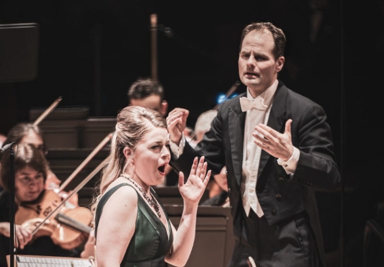 CRITIQUE, concert, TOULOUSE, Halle-aux-grains, le 20 février 2025. MOZART / STRAUSS. Siobhan Stagg (soprano), ONCT, Constantin Trinks (direction)