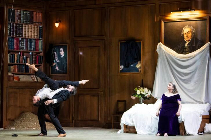 CRITIQUE, opéra. GENÈVE, Grand-Théâtre, le 22 (et jusqu’au au 26) février 2025. PURCELL : Dido & Aeneas. Compagnie PEEPING TOM / Le Concert d’Astrée / Emmanuelle Haïm (direction)