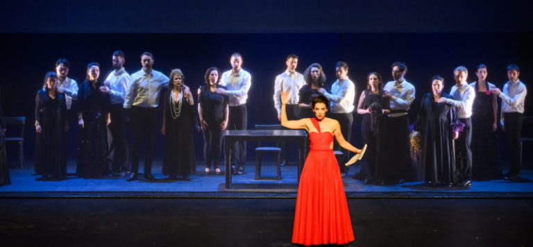 CRITIQUE, opéra. AVIGNON, Opéra Grand Avignon, le 1er février 2025. CASTIL-BLAZE : Les Folies amoureuses. Benjamin Laurent (piano) / Chloé Lechat (mise en scène)