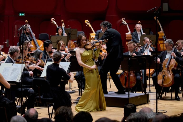 CRITIQUE, concert. STRASBOURG, Salle Erasme, le 6 février 2025. MENDELSSOHN / BRUCKNER. Orchestre philharmonique de Strasbourg, Liya Petrova (violon), Michael Sanderling (direction)