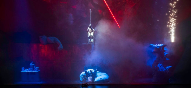 CRITIQUE, opéra. BRUXELLES, Théâtre Royal de la Monnaie (du 11 sept au 4 oct 2025). WAGNER : Siegfried. M. Vigilius, I. Brimberg, G. Bretz… Pierre Audi / Alain Altinoglu