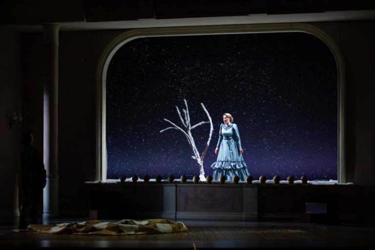 OPÉRA DE RENNES. VERDI : La Traviata. 25, 27, 28 fév, 2 et 4 mars 2025. Silvia Paoli (mise en scène) / Laurent Campellone (direction musicale)