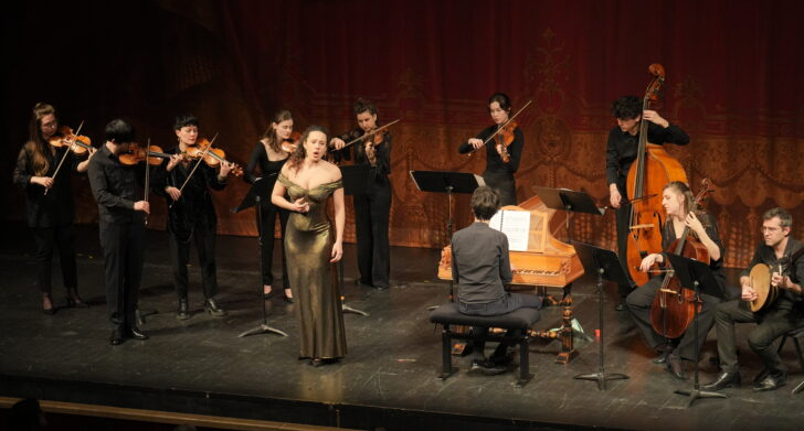 CRITIQUE, récital lyrique. MONTPELLIER, Opéra Comédie, le 4 mars 2025. « Il Teatro Sant’Angelo ». Ensemble Le Consort, Adèle CHARVET (mezzo)