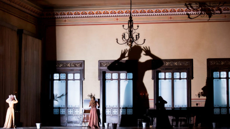 OPÉRA, TOP 3 de mars 2025 par OPERA DIARY et CLASSIQUENEWS : Tosca à Rome, La Forza del Destino à Lyon, Falstaff à Gênes… Les 3 productions lyriques événement