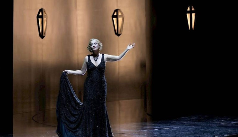 CRITIQUE, opéra. ZURICH, Opernhaus, le 4 mars 2025. LEHAR : La Veuve joyeuse… Barrie Kosky / Ben Glassberg