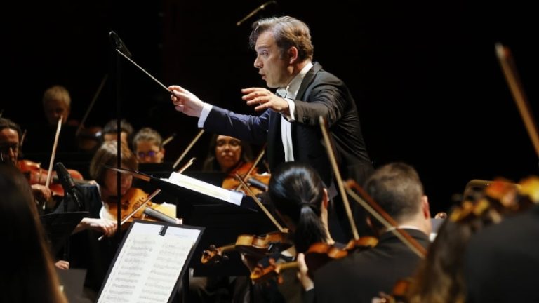 ORCHESTRE DE CHAMBRE DE LAUSANNE. Théâtre de Beaulieu à Lausanne (le 7 janvier), Victoria Hall de Genève (le 8 janvier). L. van BEETHOVEN / W. A. MOZART. Francesco PIEMONTESI (piano), Renaud CAPUCON (direction)