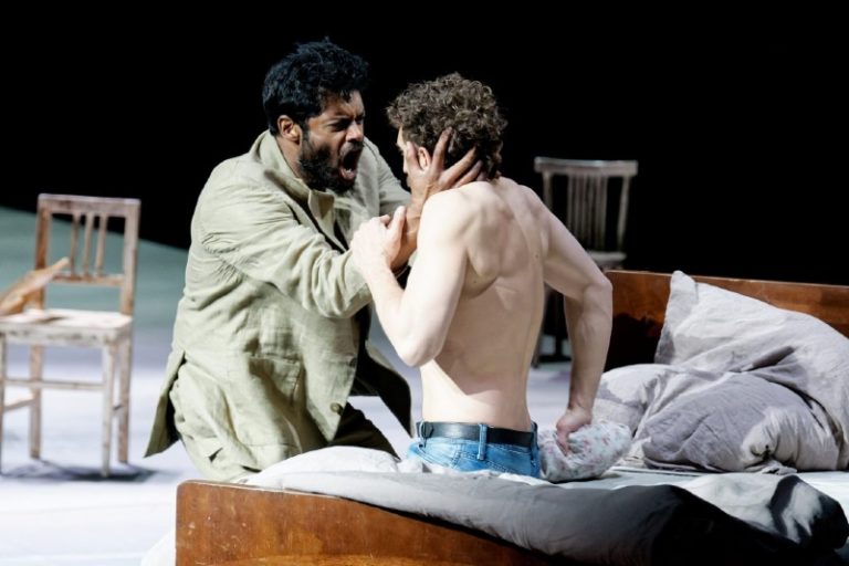 CRITIQUE, opéra. OPÉRA DE LYON, le 9 mai 2025. BRITTEN : Peter Grimes. S. Panikkar, S. Campbell-Wallace, A. Foster-Williams… Christoph Loy / Wayne Marshall
