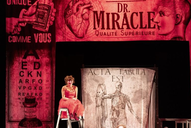 CRITIQUE, opéra. PARIS, Théâtre du Châtelet, le 24 mai 2025. G. BIZET : L’Arlésienne / Le Docteur Miracle. D. Bawab, H. Mas, M. Mauillon, T. Dolié… Orchestre de chambre de Paris, Pierre Lebon (mise en scène), Sora Elisabeth Lee (direction)