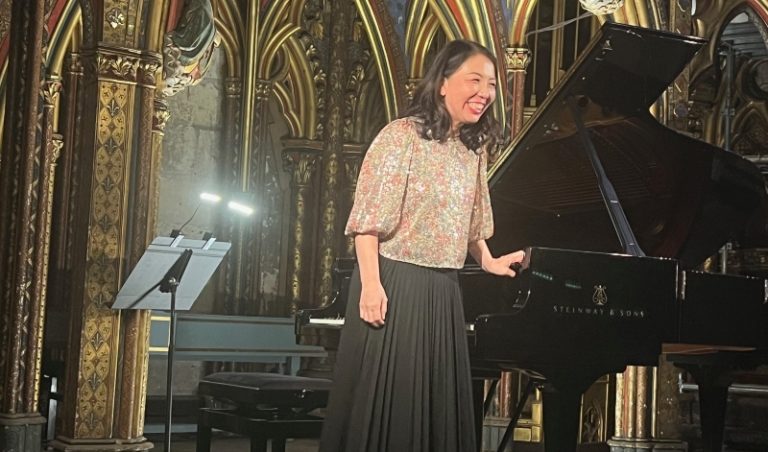 CRITIQUE, festival. PARIS, 6ème Festival « Résonances » (Sainte-Chapelle), le 7 juin 2025. SATIE / POULENC / RAVEL. Aya Okuyama (piano)