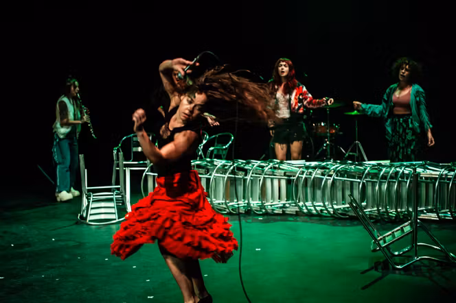 CRITIQUE, danse. NÎMES, Théâtre Bernardette Lafont, les 26 et 27 novembre 2025. « Calentamiento » de / avec Rocio MOLINA (Création française)