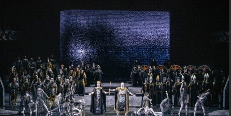 CRITIQUE, opéra. MONACO, Grimaldi Forum, le 20 novembre 2025. VERDI : Aïda. A. Kurzak, A. Soghomonyan, M-N. Lemieux, E. Schrott, L. Tézier… Davide Livermore / Massimo Zanetti