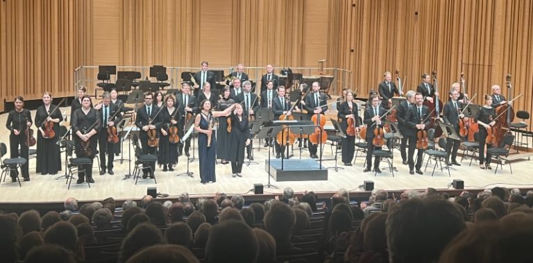 CRITIQUE, concert. ANGERS, Cité des Congrès, le 9 nov 2025. GLAZOUNOV / VILLA-LOBOS / BARTOK / SCHUMANN. Asya Fateyeva (saxophones), ONPL, Sora-Elisabeth Lee (direction)