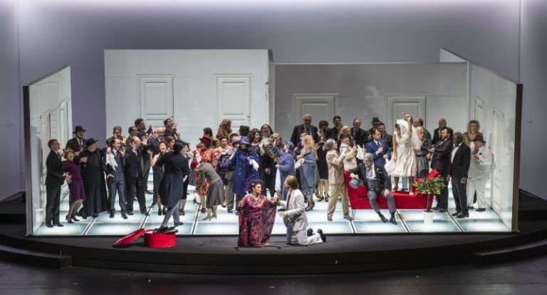 CRITIQUE, opéra. LIEGE, Opéra Royal de Wallonie, le 21 novembre 2025. ROTA : Le Chapeau de paille de Florence. Damiano Michieletto / Leonardo Sini