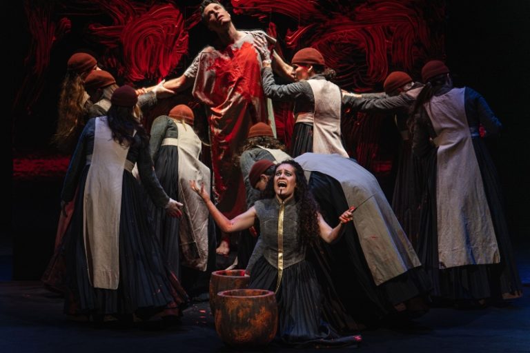 CRITIQUE, Opéra. PARIS, Opéra Comique, le 6 novembre 2025. GLUCK : Iphigénie en Tauride. T. Bounazou, T.Hoffman, P. Talbot… Wajdi Mouawad / Louis Langrée