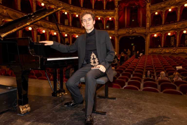 CRITIQUE, concours. NICE, Théâtre de l’Opéra, le 13 novembre 2025. French Riviera Piano Masters 2025. Barbara Tataradze et Valentin Malinin (piano)