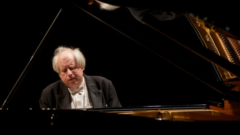 CRITIQUE, festival. BORDEAUX, Festival « L&rsquo;Esprit du piano » (Auditorium de Bordeaux), le 19 novembre 2025. BEETHOVEN / BRAHMS. Grigori SOKOLOV (piano)
