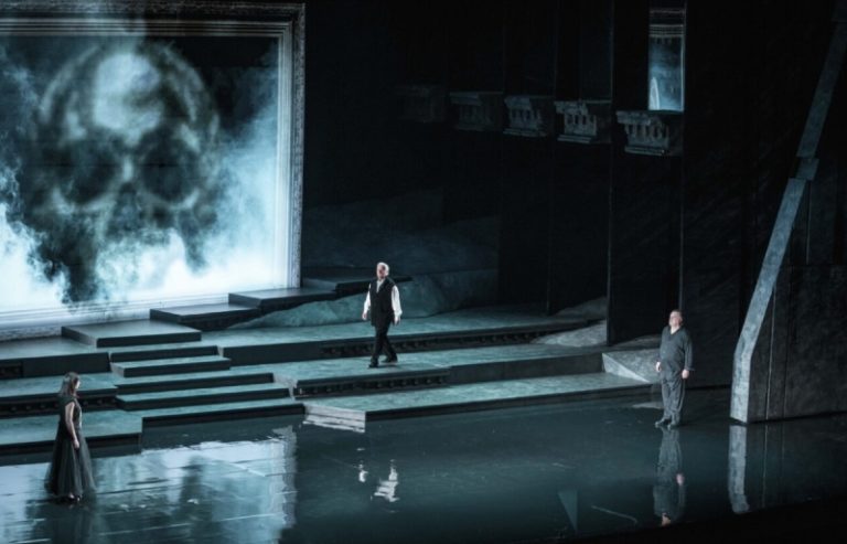 CRITIQUE, opéra. MONACO, Grimaldi Forum, le 2 novembre 2025. WAGNER : Le Vaisseau fantôme.  B. Terfel, A. Gregorian, A. Dohmen… Gianluca Marciano (direction musicale)