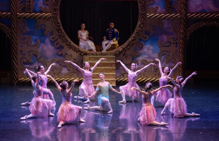 CRITIQUE, danse. TOULOUSE, Opéra national du Capitole (du 19 au 31 décembre 2025). Piotr Ilitch TCHAÏKOVSKY : Casse-Noisette. Ballet et Orchestre national du Capitole de Toulouse, Michel RAHN (chorégraphie)