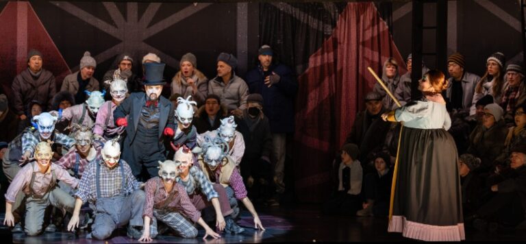 CRITIQUE, opéra. MUNICH, Opéra d&rsquo;Etat de Bavière, le 29 novembre 2025. RIMSKI-KORSAKOV : La Nuit de Noël. E. Semenchuk, D. Ulyanov, T. Akzeybek, M. Siljanov, S. Leiferkus… Barrie Kosky / Vladimir Jurowski