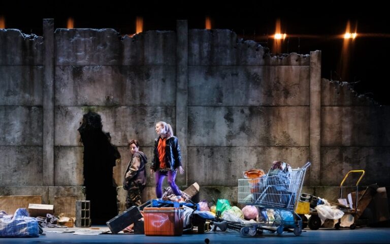 CRITIQUE, opéra. STRASBOURG, Opéra national du Rhin, le 7 décembre 2025. HUMPERDINCK : Hansel und Gretel. P. Nolz, J. Aleksanyan, D. Gastl, C. Hunold, S. Lang… Pierre-Emmanuel Rousseau / Christophe Koncz