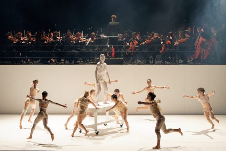 CRITIQUE, danse. AVIGNON, Opéra Grand Avignon, le 13 décembre 2025. « Prométhée » par Martin HARRIAGUE et le Ballet de l&rsquo;Opéra Grand Avignon (et avec l&rsquo;Orchestre national Avignon-Provence, dirigé par Swann van Rechem)
