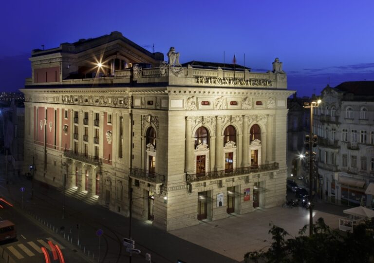 5ᵉ Cycle de Concerts MUSICAL-MENTE. PORTO, Teatro Nacional São João, le 18 déc 2025. Maria Rueff (humoriste), DSCH – Schostakovich Ensemble, Filipe Pinto-Ribeiro (piano et direction)