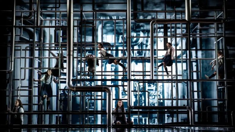 CRITIQUE, opéra. FRIBOURG, Théâtre de l&rsquo;Equilibre, le 4 janvier 2026. DVORAK : Rusalka. K. Knezikova, J. N. Kim, Z. Rioux… Netia JONES / Kaspar ZEHNDER