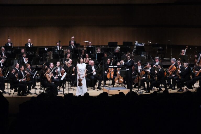 CRITIQUE, concert. MONACO, Auditorium Rainier III, le 11 janvier 2026. KHATCHATOURIAN, PROKOFIEV, TCHAÏKOVSKY, BORODINE. Orchestre Philharmonique de Monte-Carlo, Liya PETROVA (violon), Emmanuel TJEKNAVORIAN (direction)