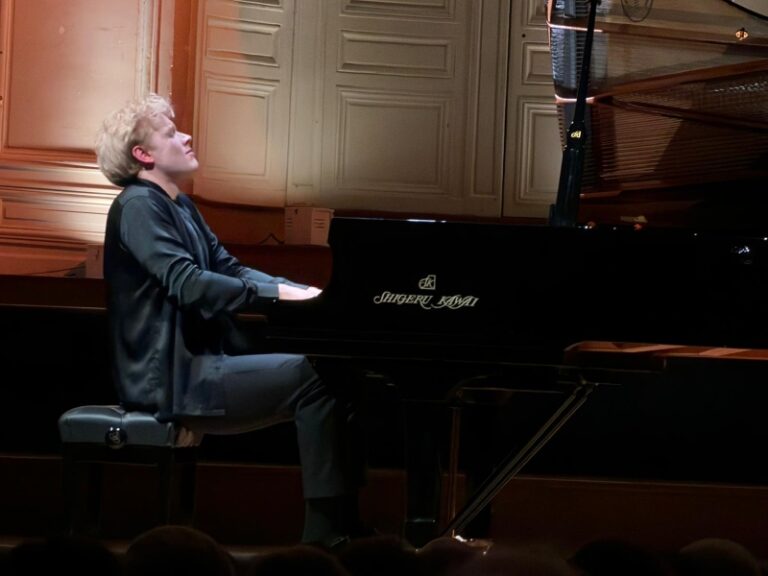 CRITIQUE, concert. PARIS, Salle Gaveau, le 23 janvier 2026. Récital d&rsquo;Alexander MALOFEEV (piano)