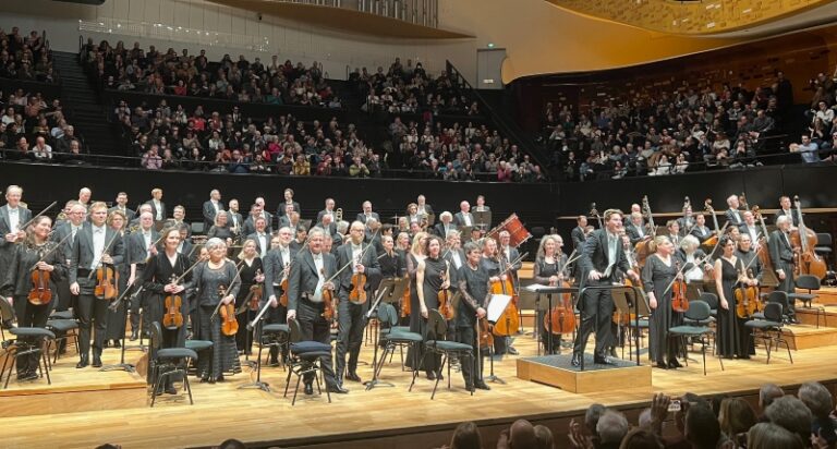 CRITIQUE, concert. PARIS, Philharmonie, le 20 janvier 2026. CHOSTAKOVITCH : Symphonie n°6 & 8. Orchestre Philharmonique d&rsquo;Oslo, Klaus Mäkelä (direction)