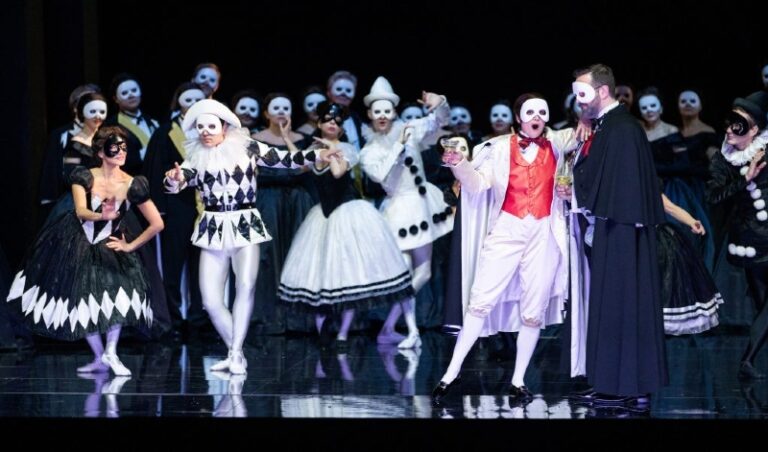 CRITIQUE, opéra. PARIS, Opéra Bastille, le 30 janvier 2026. VERDI : Un Bal masqué. M. Polenzani, A. Netrebko, E. Dupuis, E. DeShong, S. Blanch… Gilbert Deflo / Speranza Scappucci
