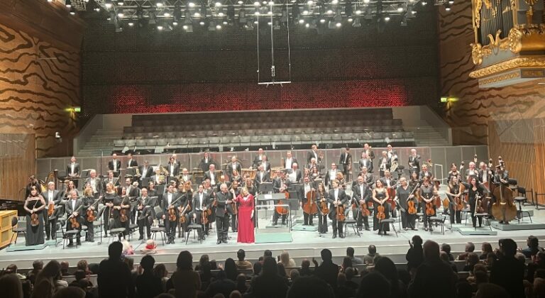CRITIQUE, concert. PORTO, Casa da Musica, le 10 janvier 2026. CONCERT INAUGURAL de la saison 2026. H. PARA, H. VILLA-LOBOS, M. DE FALLA. Orchestre Symphonique de Porto-Casa da Musica, Marta Infante (mezzo), Martin André (direction)