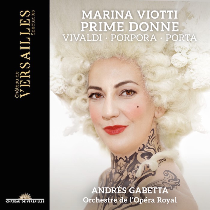 CRITIQUE CD événement. MARINA VIOTTI, mezzo-soprano. « Prime donne » : Vivaldi, Porpora, Porta. Orchestre de l’Opéra Royal, Andrés Gabetta (direction) – 1 CD CVS Château de Versailles Spectacles