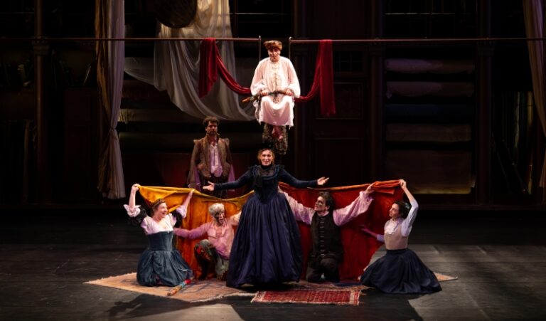 CRITIQUE, opéra. VERSAILLES, Opéra Royal, le 12 février 2026. LULLY / MOLIERE : Le Bourgeois gentilhomme. Denis Podalydès / Eric Ruf / Christian Lacroix / Christophe Coin