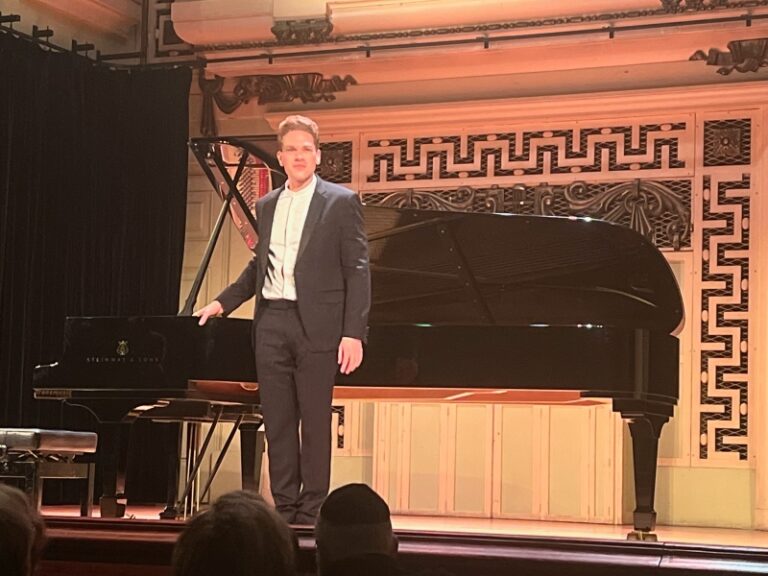 CRITIQUE, concert. LYON, Salle Molière, le 4 février 2026. Récital pianistique de Joseph MOOG (Beethoven / Chopin / Debussy / Liszt)
