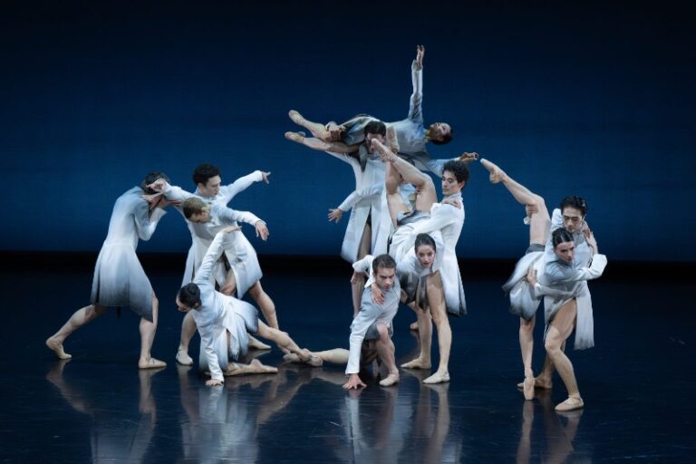 CRITIQUE, ballet. TOULOUSE, Théâtre du Capitole (du 13 au 19 mars 2026). « 3 CYGNES ». BLANC / GALLOIS / ANSA & BACOVICH par le Ballet du Capitole
