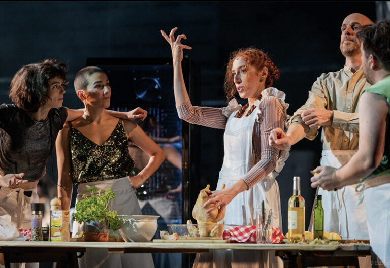 CRITIQUE, Théâtre musical. AVIGNON, Opéra Grand Avignon, le 7 mars 2026. Matteo FRANCESCHINI : Décaméron [création]. Caroline Leboutte (mise en scène)