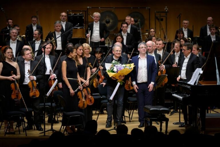 CRITIQUE, festival. PRINTEMPS DES ARTS DE MONTE-CARLO, Auditorium Rainier III, le 12 mars 2026. STRAVINSKY / MONNET / DEBUSSY. Jean-Frédéric Neuburger (piano), OPMC, Pascal Rophé (direction)