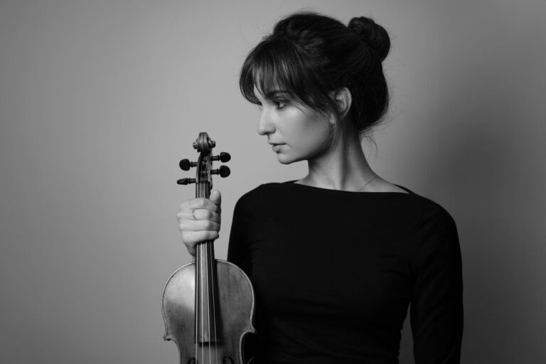 CRITIQUE, concert. VILLARS-SUR-OLLON, le 24 avril 2026. Récital AVA BAHARI, violon / Andrei Banciu, piano. CHAUSSON, RAVEL, BEETHOVEN…