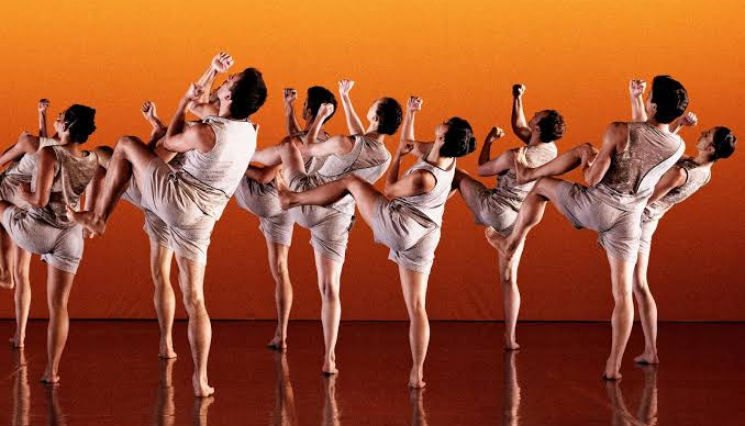 CRITIQUE, danse. PARIS, Théâtre de la Ville, le 28 avril 2026. « The Look » de Sharon EYAL et « Ici » de Léo LERUS par le Ballet de l&rsquo;Opéra national du Rhin