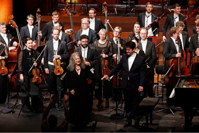 CRITIQUE, festival. AIX-EN-PROVENCE, Grand-Théâtre de Provence, le 10 avril 2026. BEETHOVEN / MAHLER. Martha Argerich (piano), Orchestre Philharmonique de Munich, Lahav SHANI (direction)