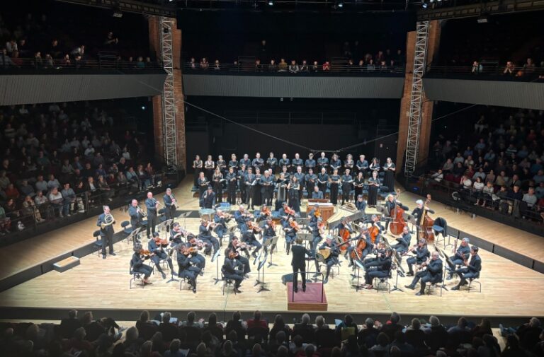 CRITIQUE, concert. TOULOUSE, Halle-aux-Grains, le 7 avril 2026. BACH : Messe en si. Choeur Accentus & Monteverdi Choir, Insula Orchestra, Laurence Equilbey (direction)