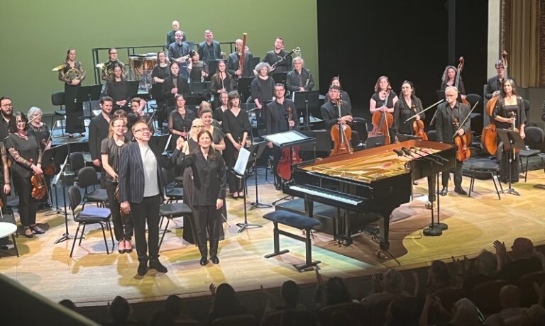 CRITIQUE, concert. AVIGNON, Opéra Grand Avignon, le 16 avril 2026. « Mon Beethoven à moi ». Jean-François Zygel (narration et piano), Orchestre National Avignon-Provence, Débora Waldman (direction)