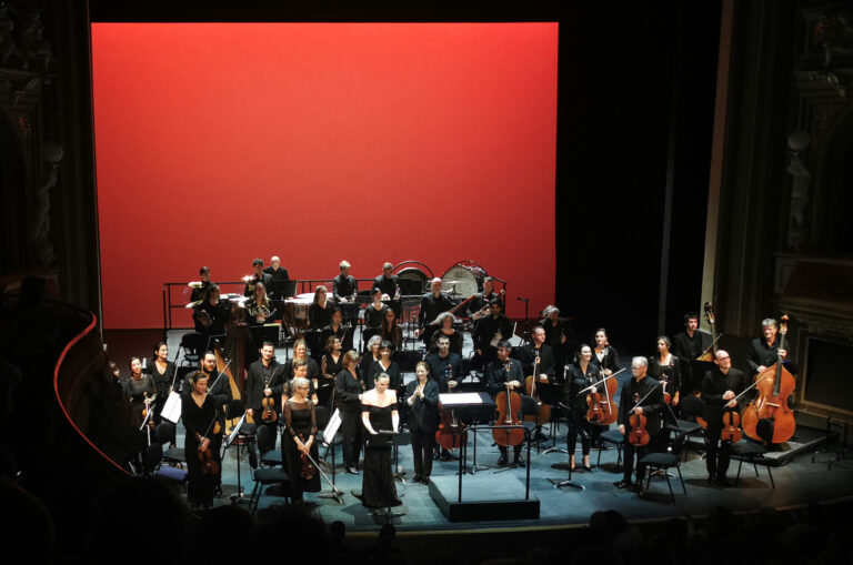 CRITIQUE, concert. OPÉRA GRAND AVIGNON, ORCHESTRE NATIONAL AVIGNON-PROVENCE, le 3 avril 2026. Charlotte SOHY, Gustav MAHLER, Wolfgang Amadeus MOZART. Aude Extrémo (mezzo), Débora Waldman (direction)