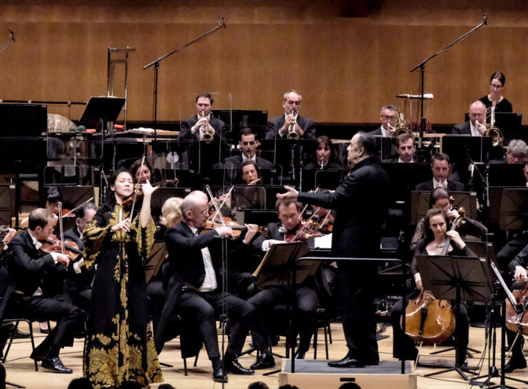 CRITIQUE concert. MONACO, Auditorium Rainier III, le 12 avril 2026. ORCHESTRE PHILHARMONIQUE DE MONTE-CARLO. Lalo : Symphonie espagnole [Clara-Jumi Kang, violon] / Holst : Les Planètes, Charles Dutoit, direction