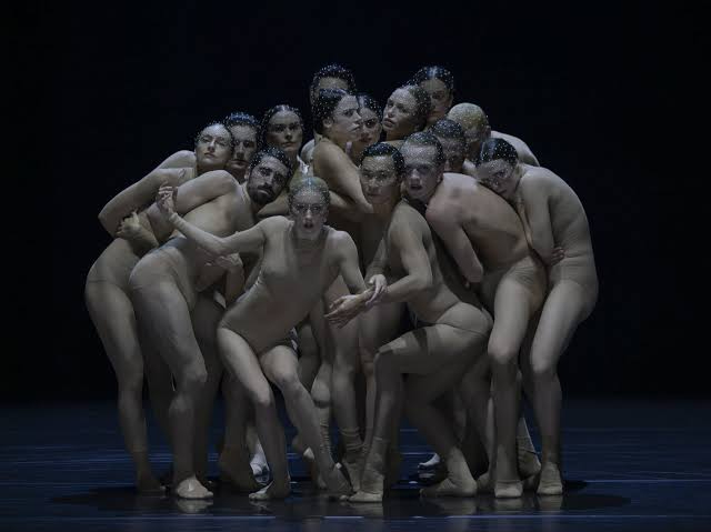 CRITIQUE, danse. LYON, Maison de la Danse de Lyon, le 25 mai 2026. « Ima » de Sharon EYAL & « Cold Song » de Marcos MORAU par la GöteborgsOperans Danskompani